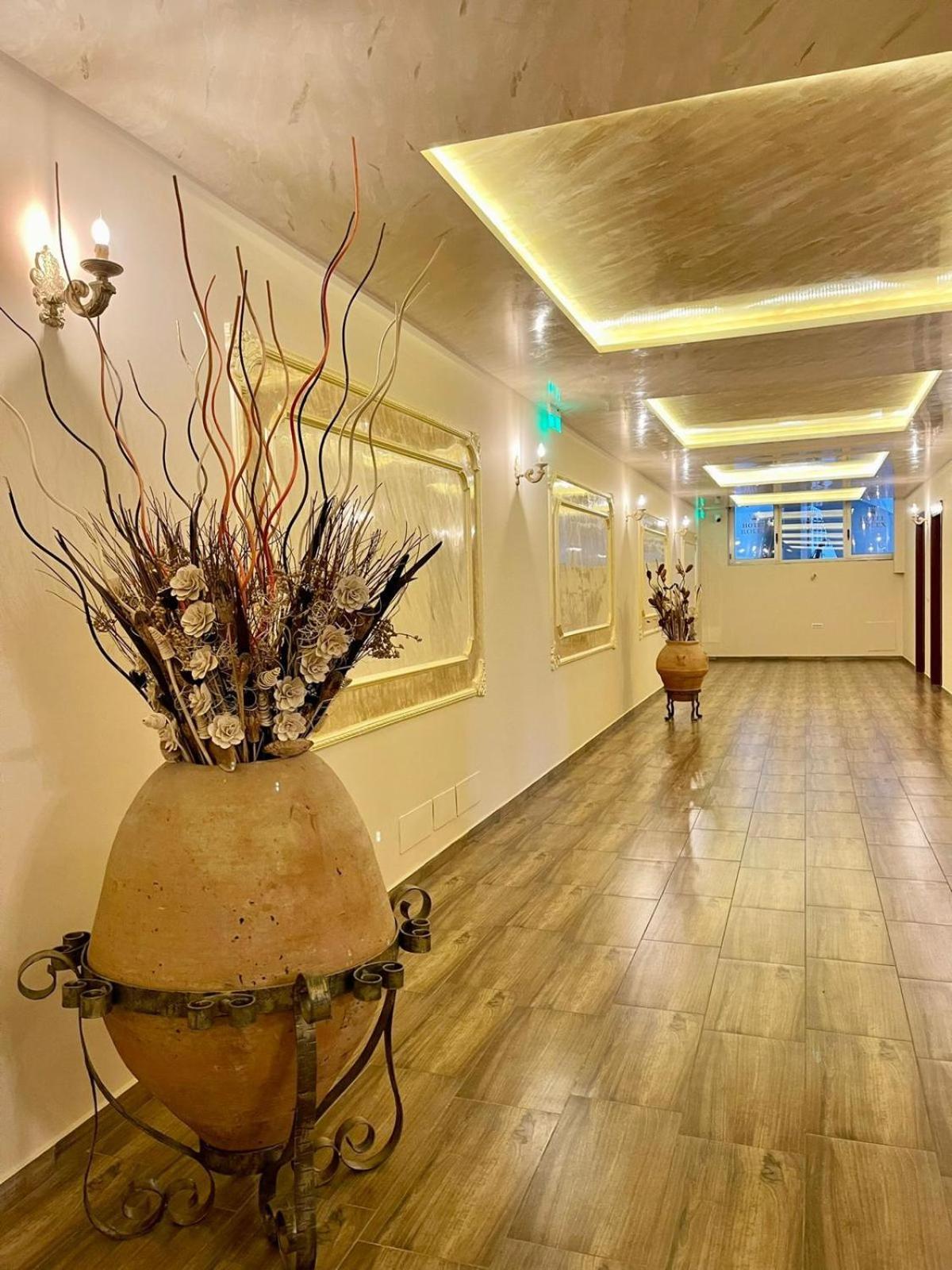 Hotel Vd Roleks Vlorë 외부 사진